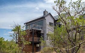 Elements Sunrise Bush Lodge